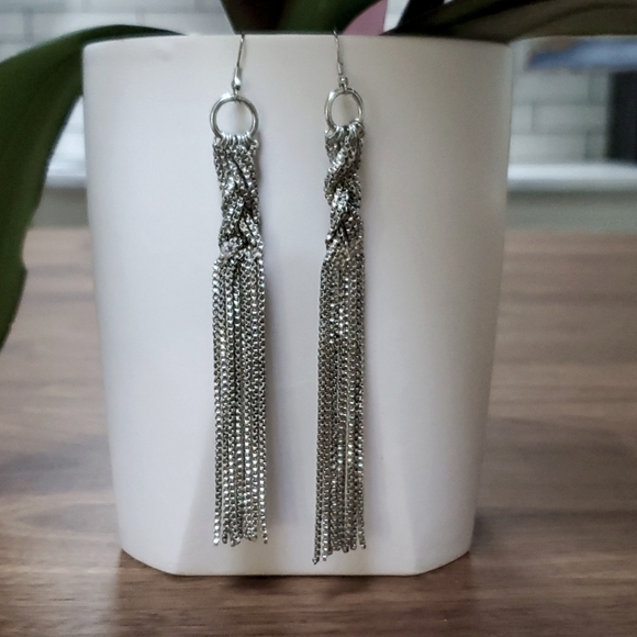 1 pair silver toned long dangling earrings - Picture 1 of 2